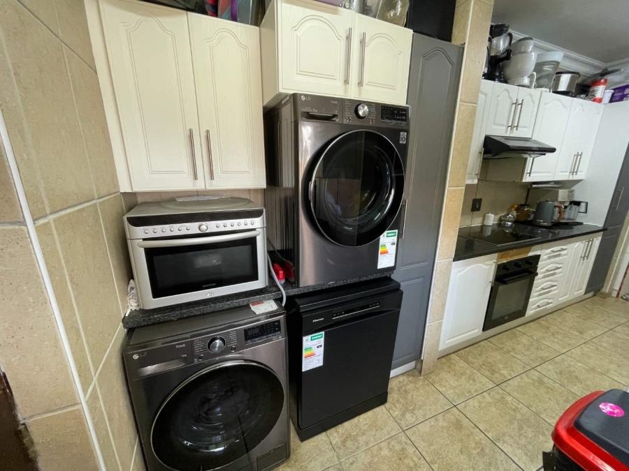 3 Bedroom Property for Sale in Seemeeu Park Western Cape